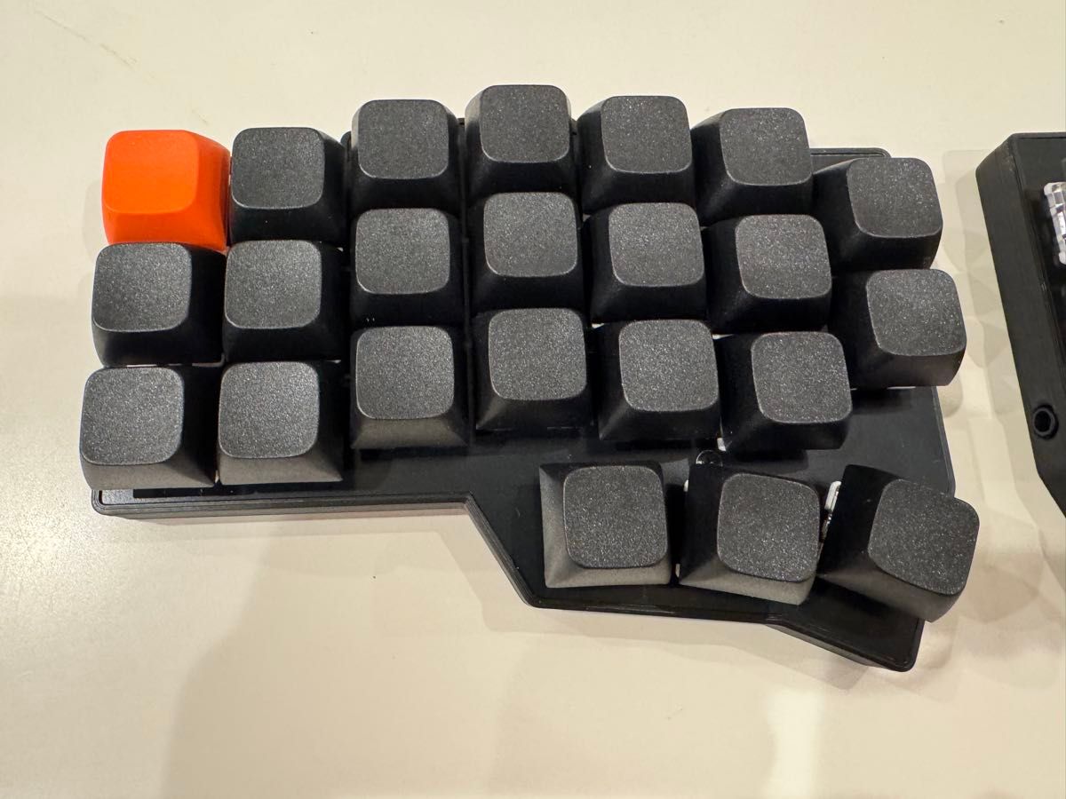 新品】corne v4 cherry 完成品 TRRSメタルケーブル付属 新品】corne v4 cherry 完成品 TRRSメタルケーブル付属