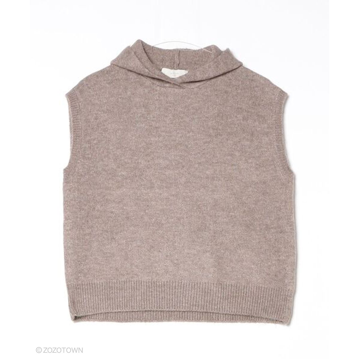 Ameri(アメリ)の「EMBELLISH BROOCH VEST(ベスト)」 - WEAR Ameri(アメリ)の「EMBELLISH BROOCH VEST(ベスト)」 - WEAR