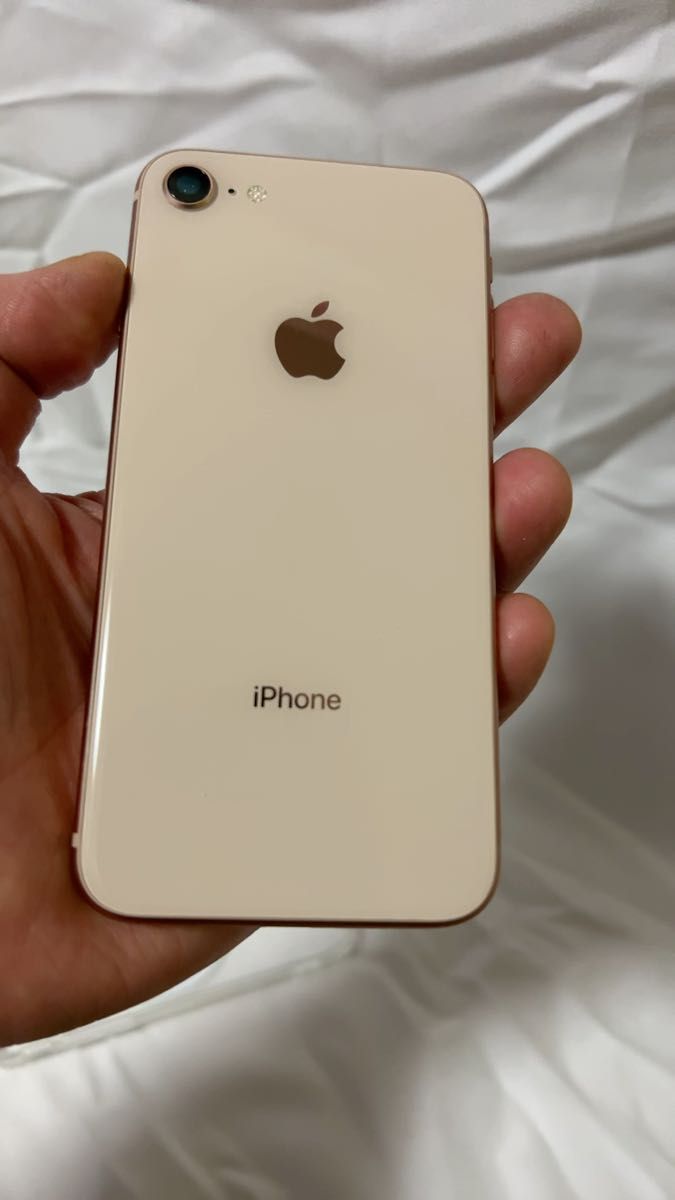 iPhone8 ゴールド simフリー済み MagSafeケース付