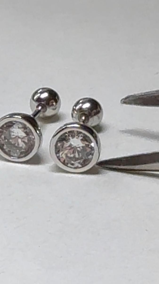 シルバーピアスCZ5mm。おまけ付き。