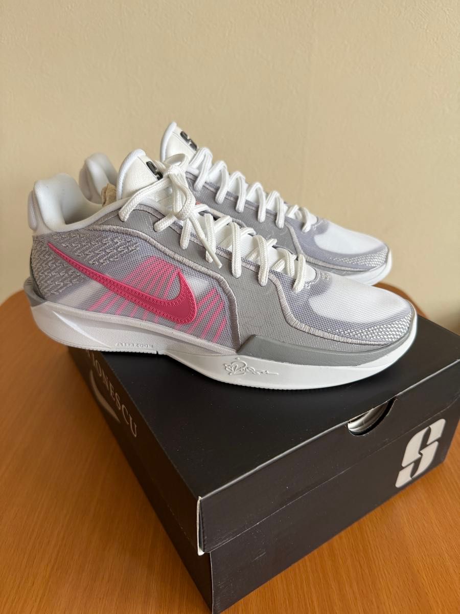 サブリナ2 22.5 NIKE 新品