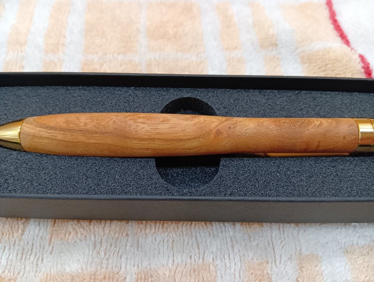 こぶた工房 新品 欅 極上杢 ゴールド金具シャープペンシル こぶた工房 新品 欅 極上杢 ゴールド金具シャープペンシル