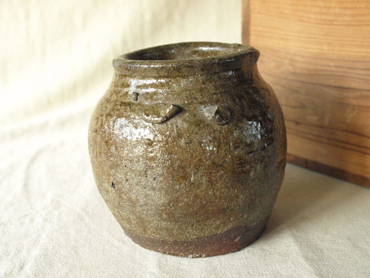  Edo era Echizen .. tooth black small .12cm tree box attaching amber color six old kiln old .. flower vase tea ceremony Buddhism fine art Joseon Dynasty sake cup and bottle tea ceremony . road flower . "hu" pot recommendation 