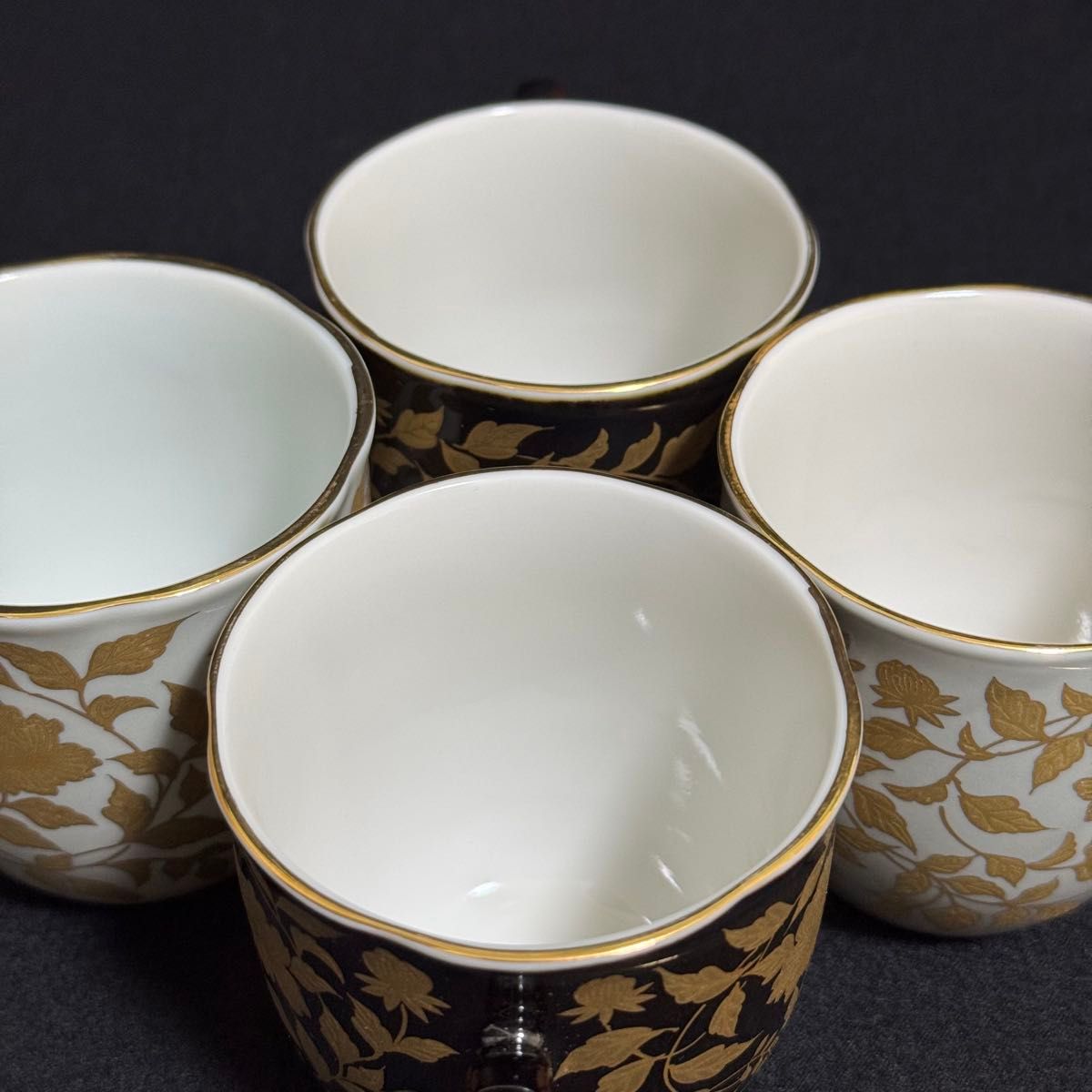 新作ウエア 未使用】九谷焼 清山窯 2客 カップ＆ソーサー 白 黒 金襴手 陶芸