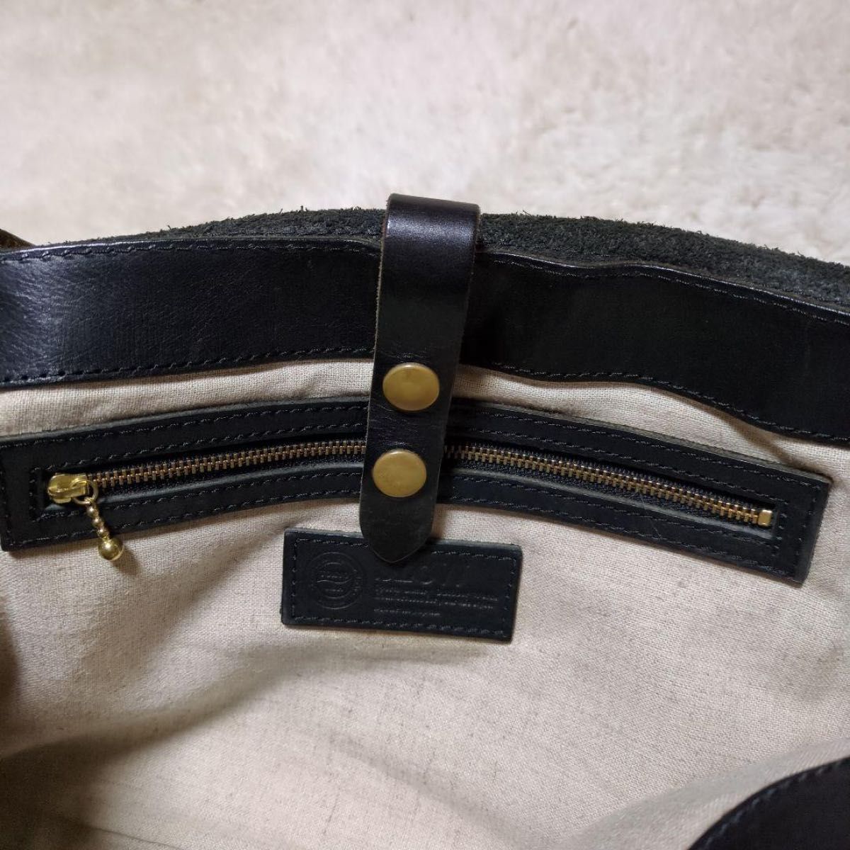 美品 SLOW レザーショルダーバッグ メッセンジャーバッグ 美品 SLOW レザーショルダーバッグ メッセンジャーバッグ