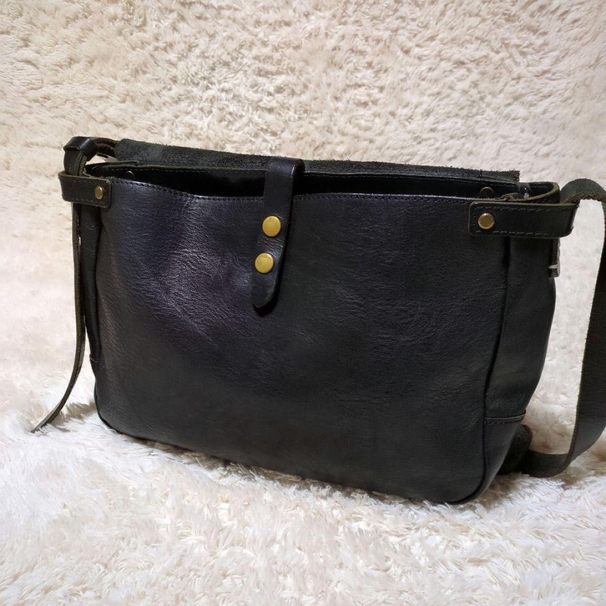 美品 SLOW レザーショルダーバッグ メッセンジャーバッグ 美品 SLOW レザーショルダーバッグ メッセンジャーバッグ