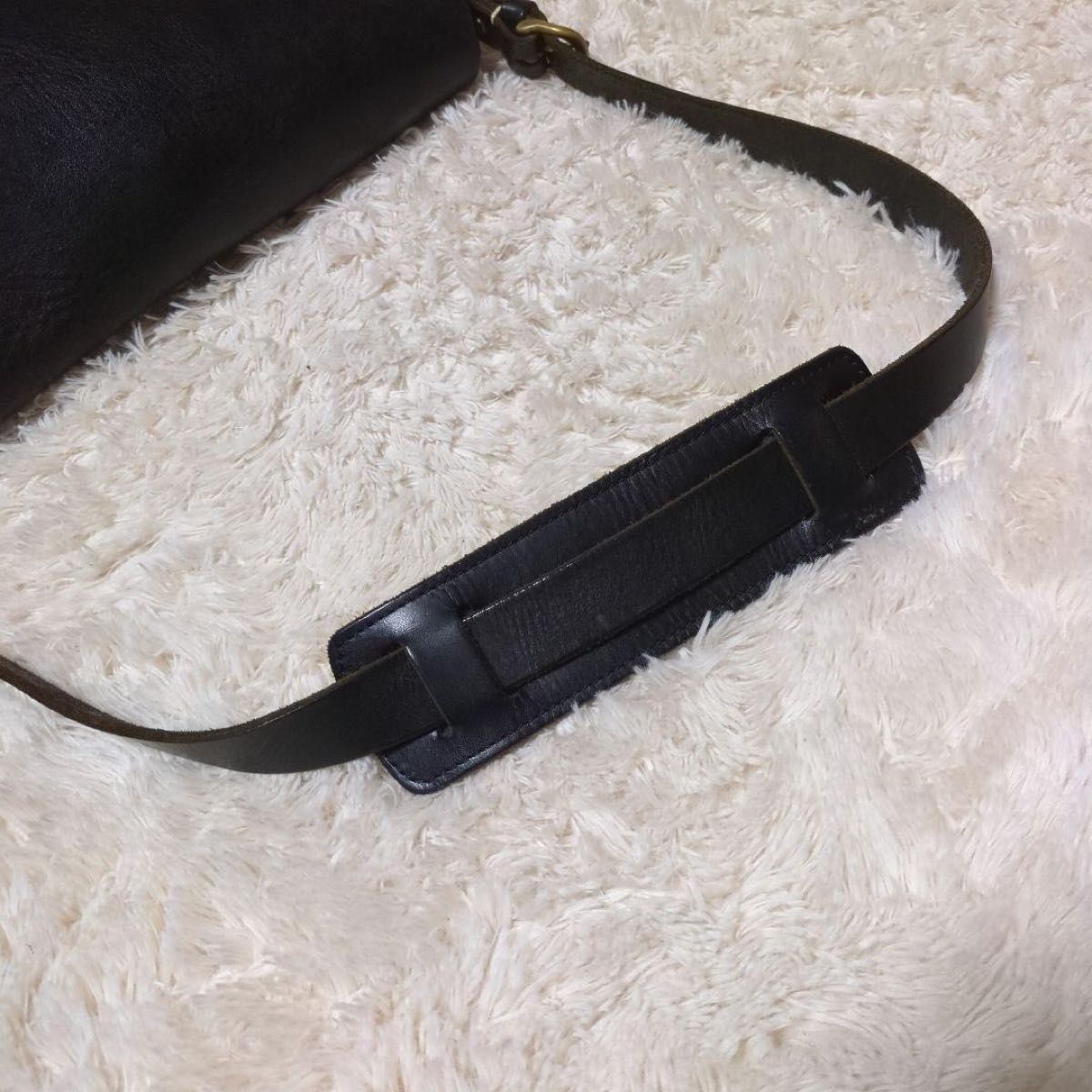 美品 SLOW レザーショルダーバッグ メッセンジャーバッグ 美品 SLOW レザーショルダーバッグ メッセンジャーバッグ