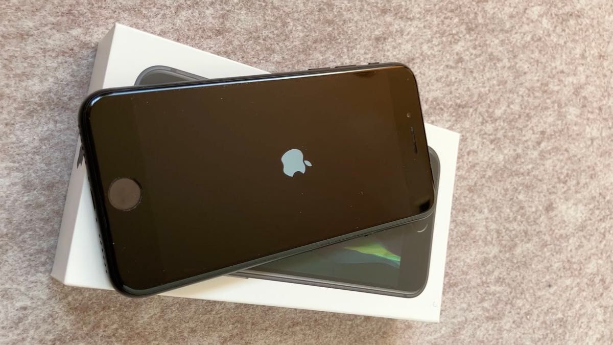 新品同等 iPhone SE 64GB シルバー A1723 海外版 SIMフリー 新品同等 iPhone SE 64GB シルバー A1723 海外版 SIMフリー