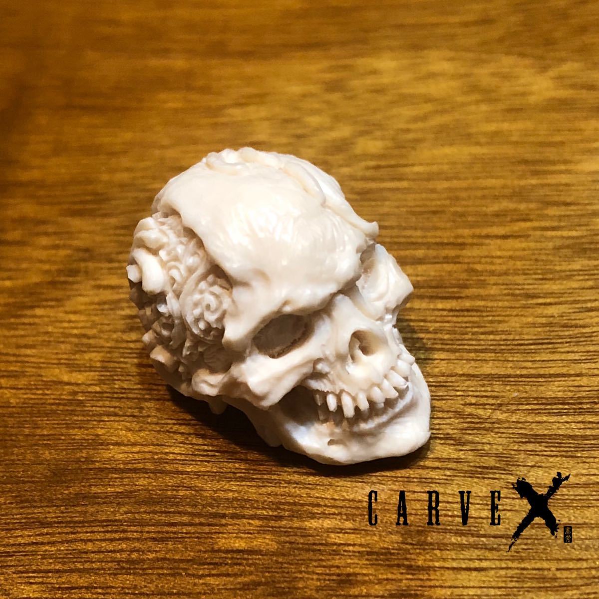 新年セール☆畫骨CARVEX☆手彫り 唐草和柄 髑髏根付 小手さん作