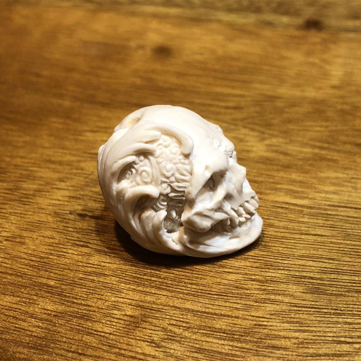 *..CARVEX* hand carving Tang . peace pattern .. netsuke arm guard kote work mammoth ivory made . thing pendant strap hand made skeleton Skull skull free shipping 6