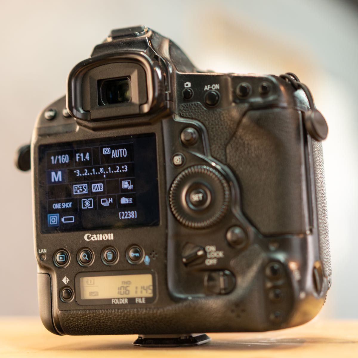 実働品 Canon EOS 1DX ボディ デジタル一眼レフカメラ キャノン 実働品 Canon EOS 1DX ボディ デジタル一眼レフカメラ キャノン