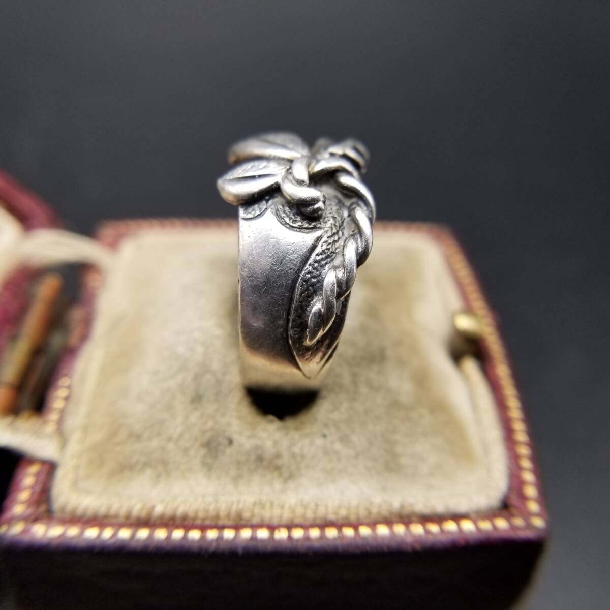ウクライナ ヴィンテージ 葉っぱと蔓 925 シルバー フローラル リング 銀 幅広 テーパード 指輪 大ぶり 存在感 ユニセックス Y22-F_画像3