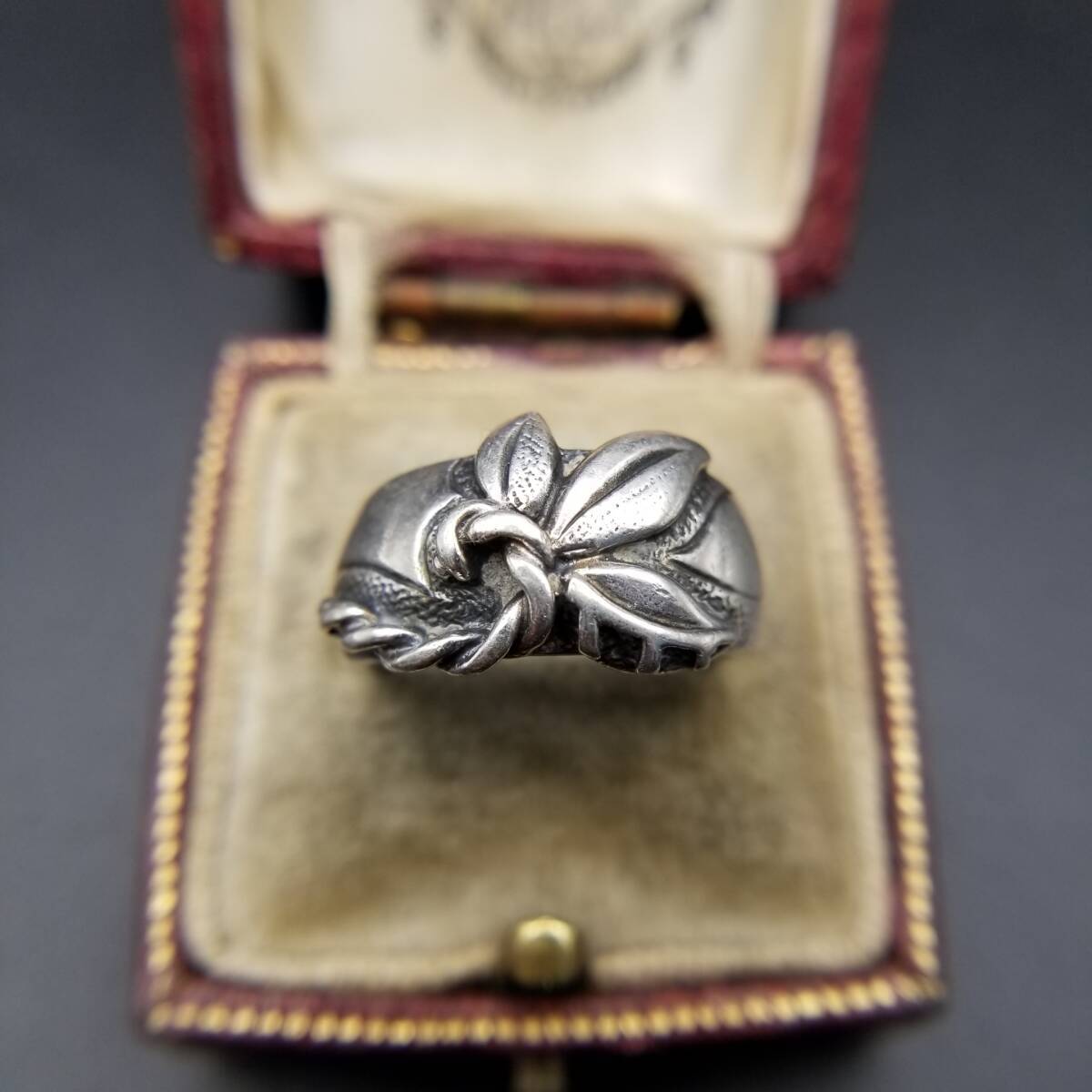 ウクライナ ヴィンテージ 葉っぱと蔓 925 シルバー フローラル リング 銀 幅広 テーパード 指輪 大ぶり 存在感 ユニセックス Y22-F_画像1