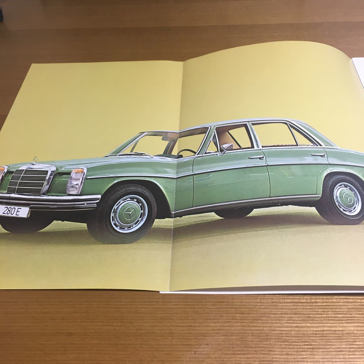 1972年9月 YANASE オールド メルセデス ベンツ W114 250 280 280E オンリーカタログ カラー36ページ ヤナセ Mercedes Benz stroke8_画像5