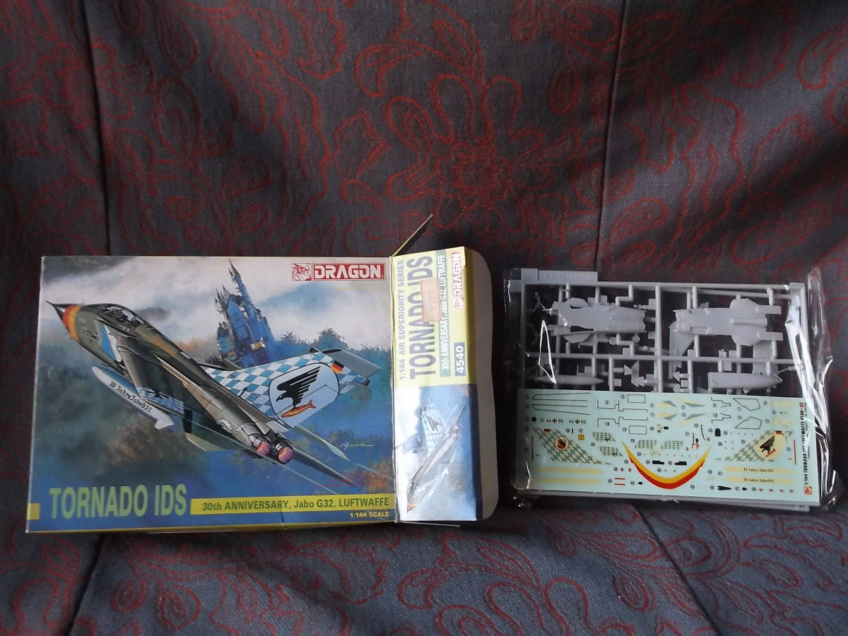 希少　30周年記念　昔のプラモデル　DRAGON　ドラゴン　TORNADO　IDS　30th　ANNIVERSARY　Jabo G32　LUFTWAFFE　未組立　R480　_画像7