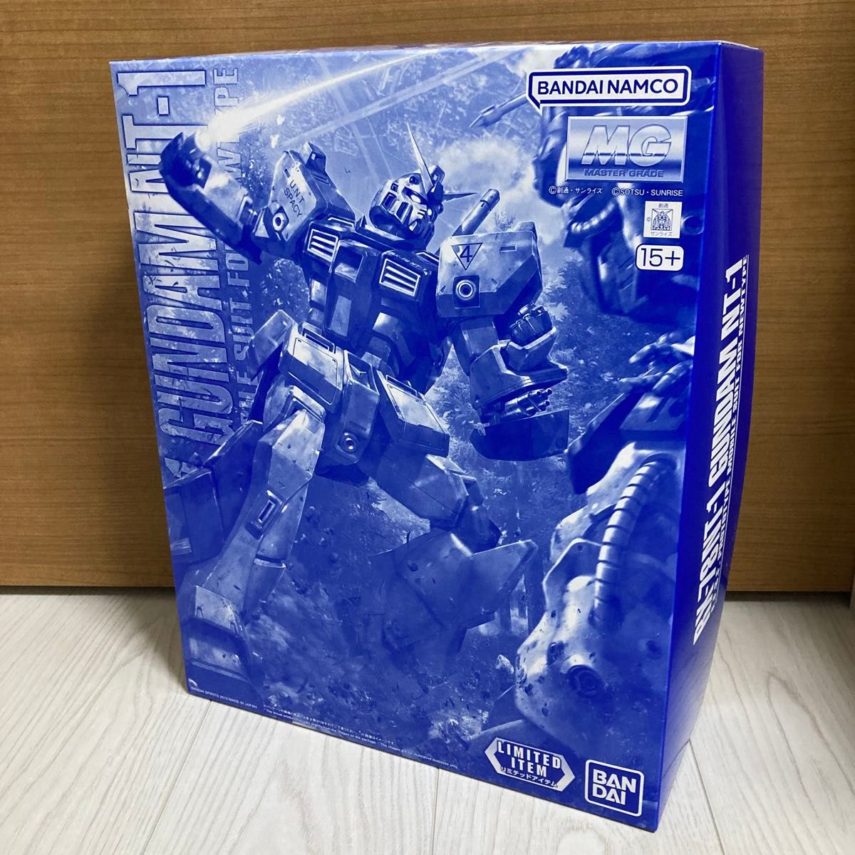 【新品未組み立て】MG 1/100 ガンダムNT-1 Ver.2.0 クリアカラー