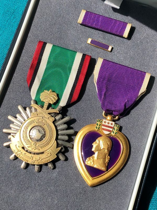 ★アメリカ軍 パープルハート章　湾岸戦争メダル　Saudi Arabian Medal for the Liberation of Kuwait Purple Heart ケース付き_画像1