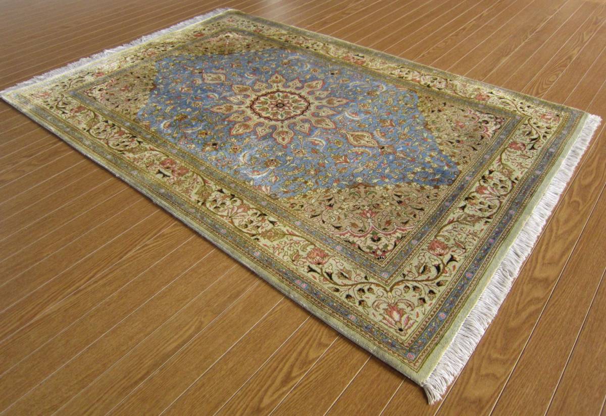 素敵でユニークな イラン シルク％ クム産ペルシャ絨毯□