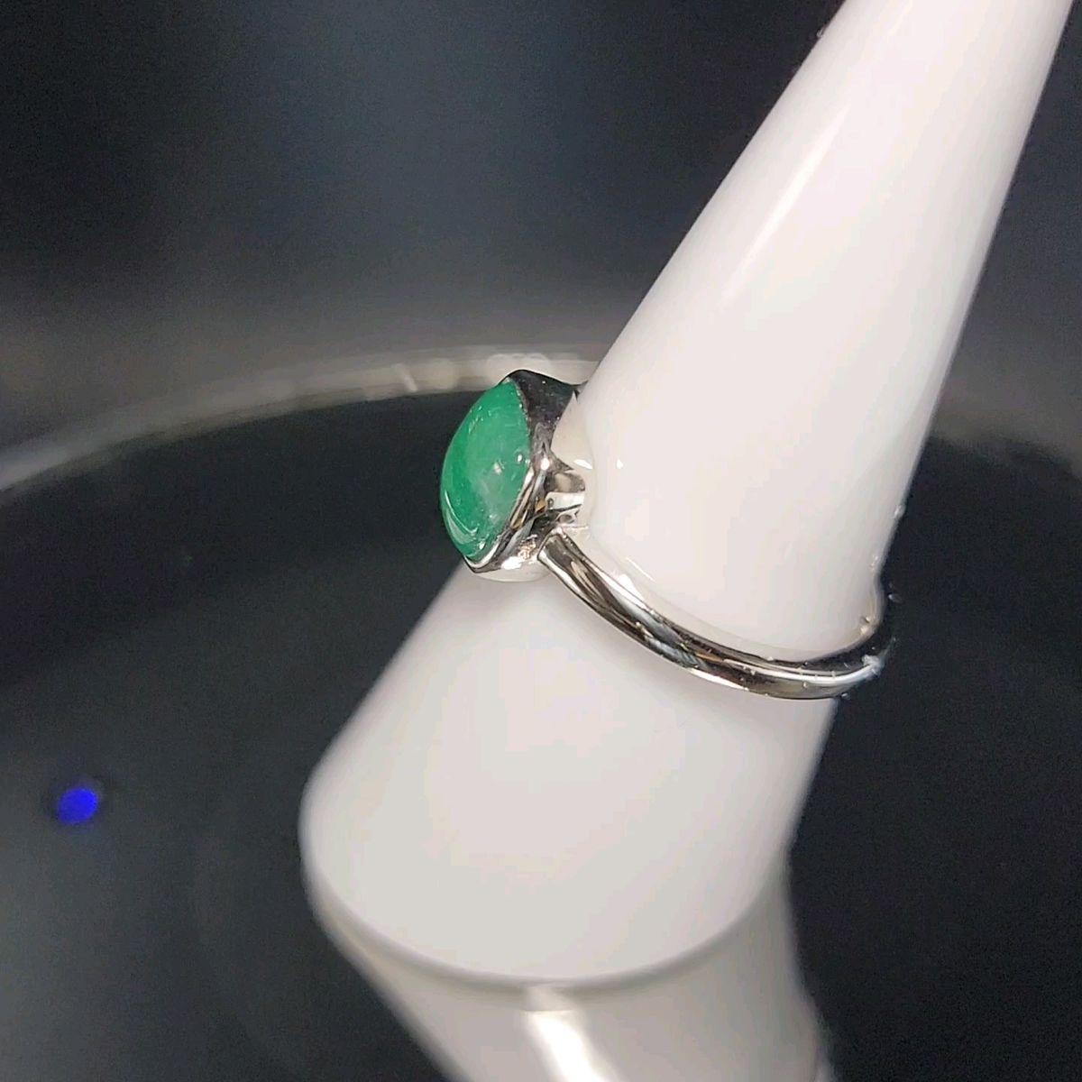 天然【新品】エメラルド フリーサイズリング silver925 ★澄んだグリーンが美しい ★ ルースは約8.5ミリの大きいサイズ