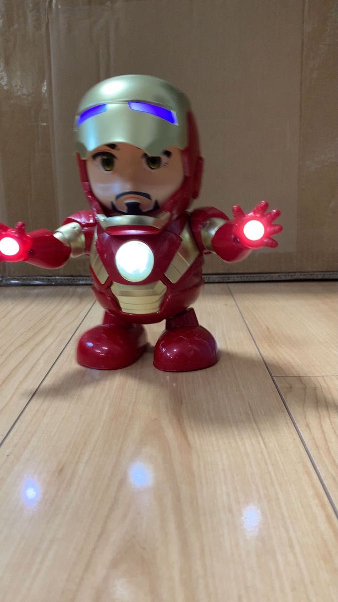 アイアンマン フィギュア ロボット 可愛い ダンス可能 音楽再生 LED点灯可能 約20センチ ダンスロボット