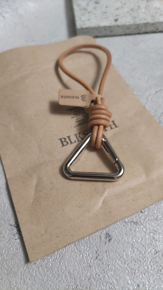 レザー 本革 キーホルダー トライアングル 三角 キーホルダー アクセサリー モダン 韓国風