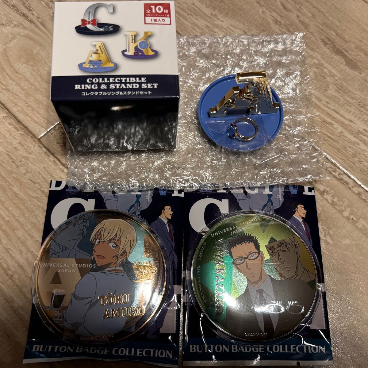 【新品未使用】 名探偵コナン USJ リング&スタンドセット 缶バッジ 安室透 新品未使用】 名探偵コナン USJ リング&スタンドセット 缶バッジ