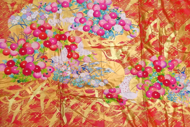 2502A-2185○関着/色打掛/作家物/秋山章/箔/花柄と鶴等/仕立上り 2502A-2185○関着/色打掛/作家物/秋山章/箔/花柄と鶴等/仕立上り