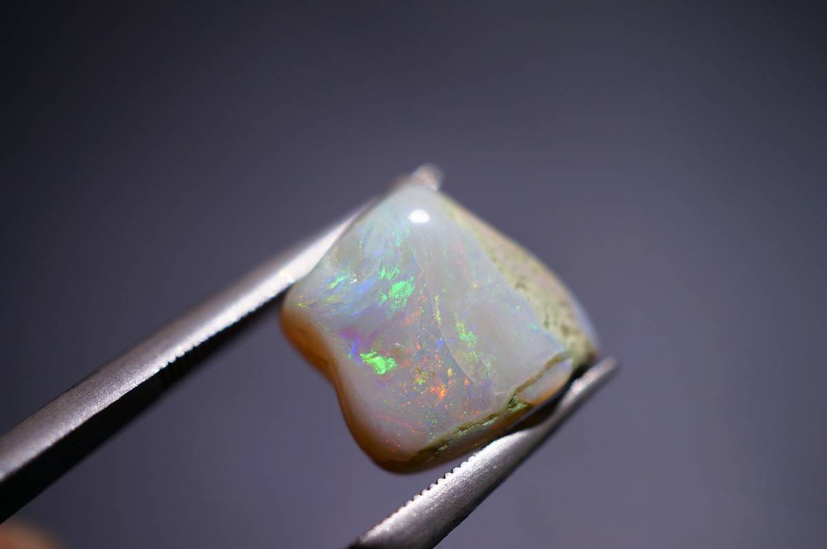 直送商品 30年前の未使用在庫品!オパール原石!綺麗で幻想的!遊色くっきり5.3ct オパール 直送商品 30年前の未使用在庫品!オパール原石!綺麗で幻想的!遊色くっきり5.3ct オパール