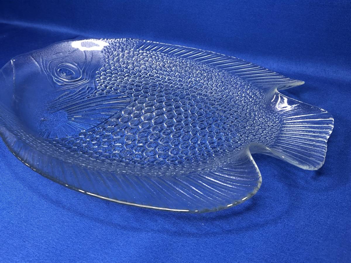 大皿 ガラス大皿 S-551 おしゃれなお皿 涼しげ 綺麗な造形 魚形 ☆日本 