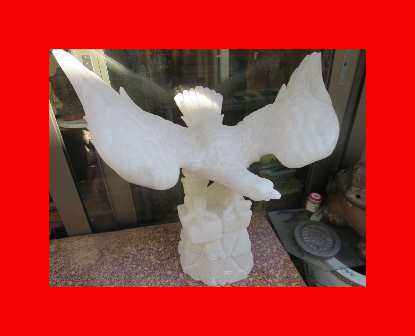 :即決【古都京都】「蝋石彫刻鷹置物D-131」漆器・ガラス器・ブロンズ.陶器.蒔絵〝器〟_純白の彫刻です。