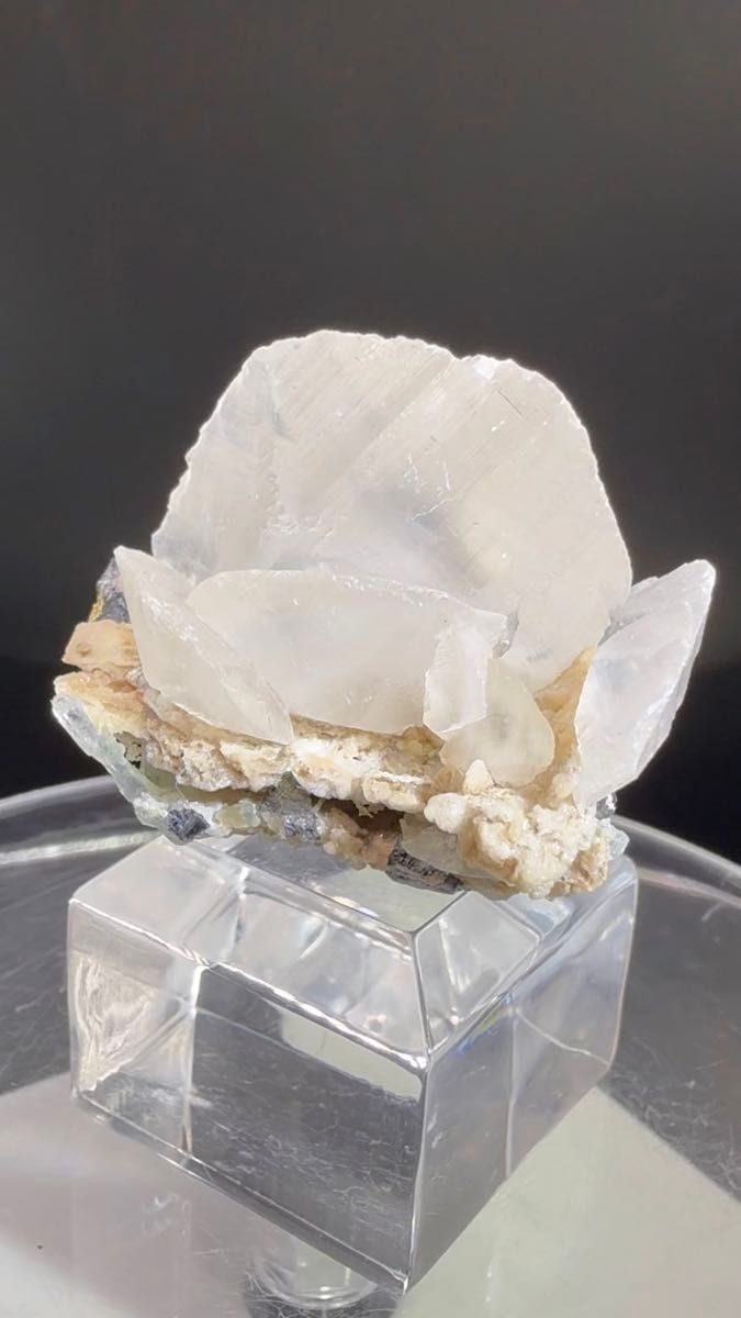 ◇天然宝石原石専門◇ 糸魚川産 エメラルド グリーン ベリル 横