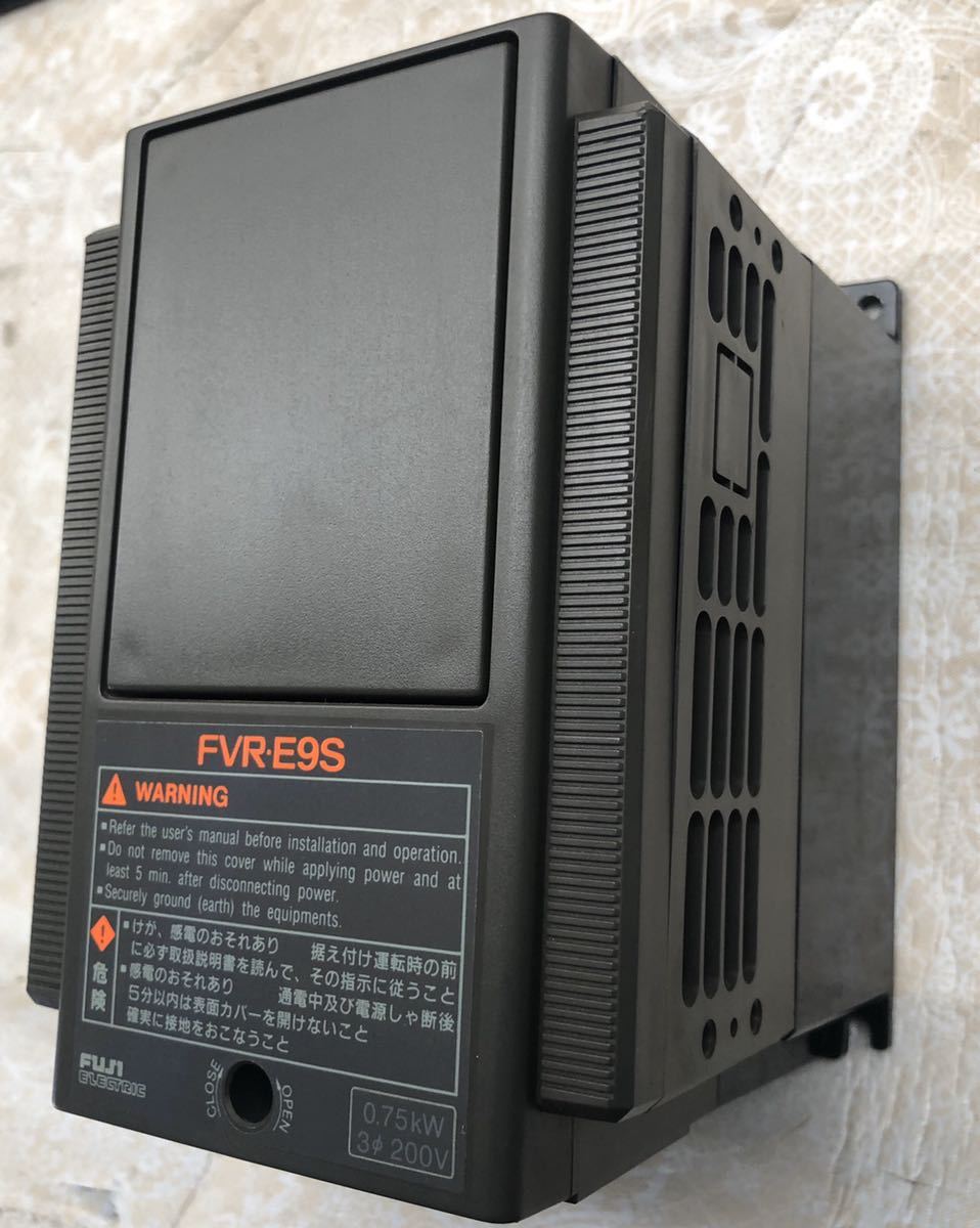 ジャック品　Fuji インバータ　FVR0.75E9S-2SD 1.9KVA 傷あり_画像3