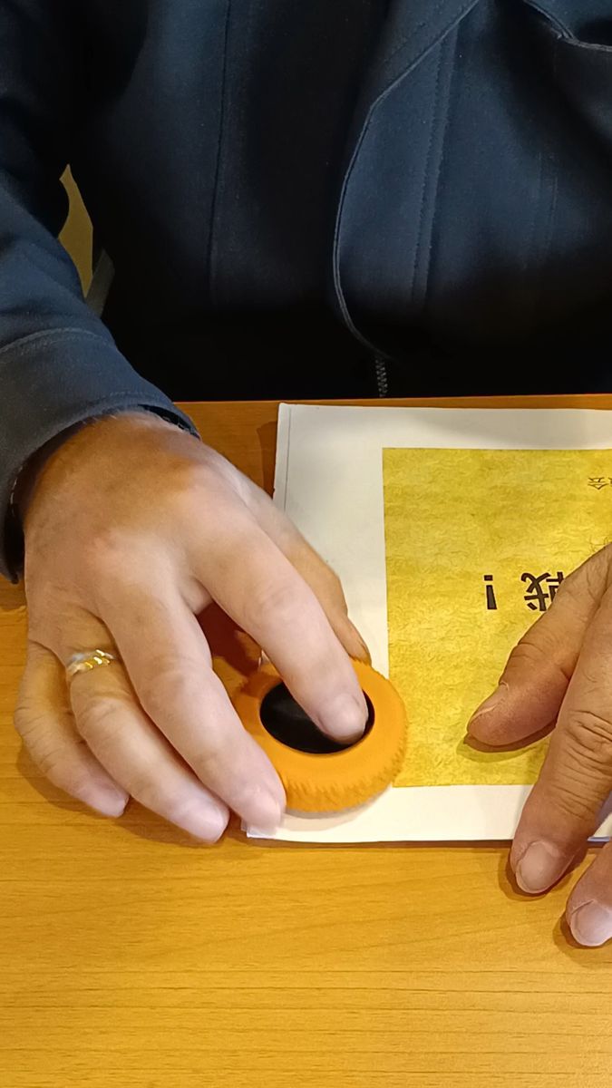 書類、伝票整理、紙めくり、ネイル保護、指サック代用品、女性のネイルのお洒落に優しい発明品、アイデアグッズ《メクレール》横使用動画