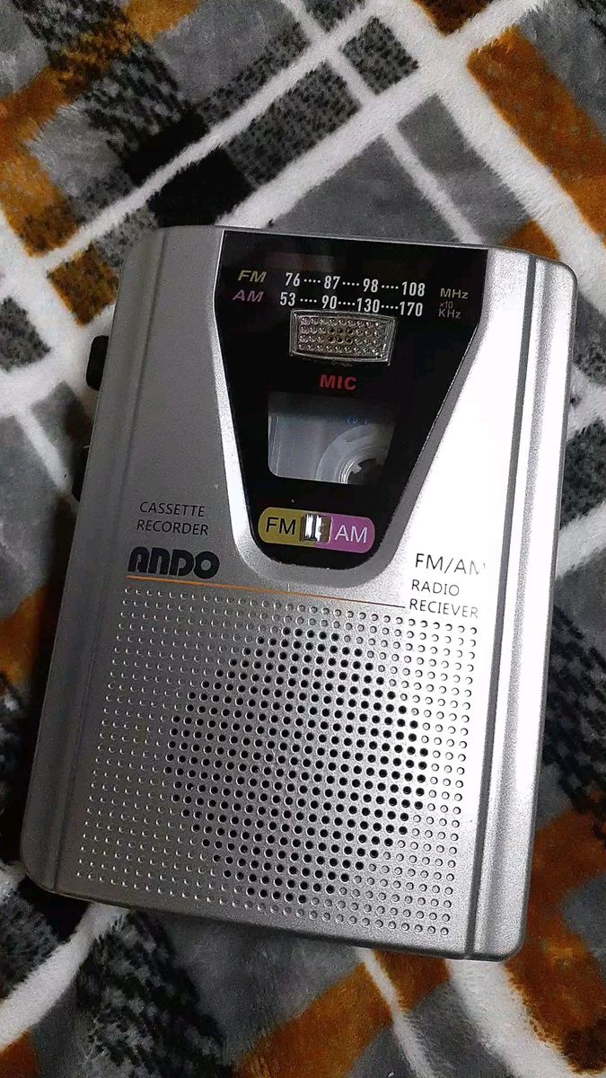 ANDO カセットプレーヤー AM/FMラジオ機能付き 動作品