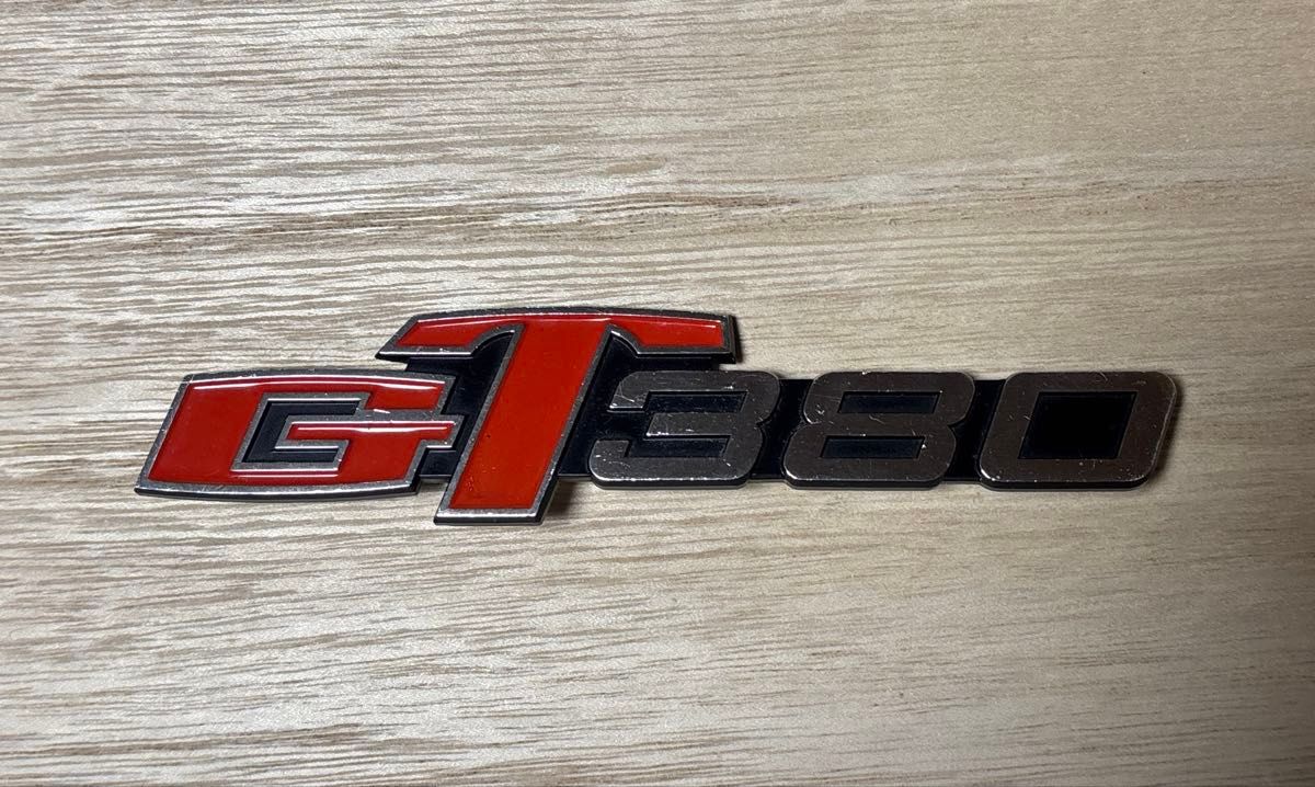 スズキ GT380 サイドカバー エンブレム 純正品 ミカミ 復刻 スズキGT380 純正サイドカバー エンブレム 1枚 中古良品サンパチ