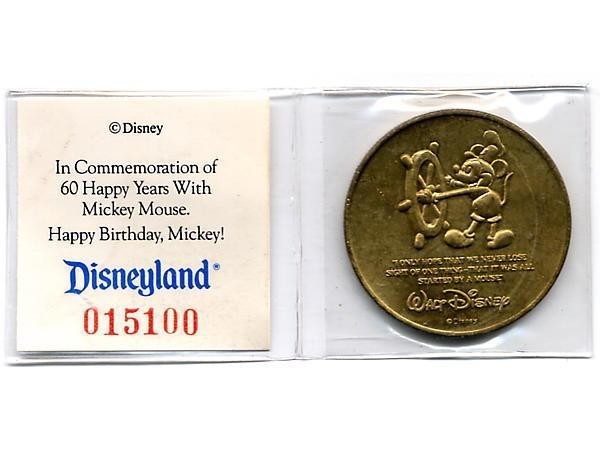 ディズニー　ミッキー　ミッキー60周年記念メダル　ディズニーランド　1988年　通し番号入り　ビニールケース入り_画像2
