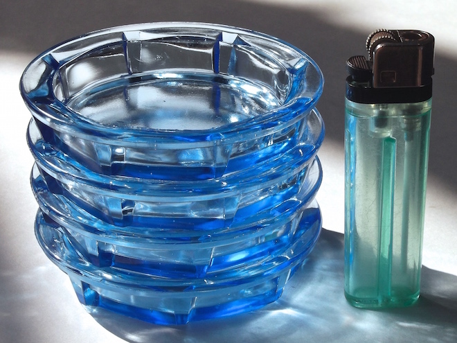 昭和 レトロ 青色 ガラス コースター 4枚 プレス 気泡 ビンテージ アンティーク ミニ トレイ キッチン 食卓 食器 雑貨_画像3