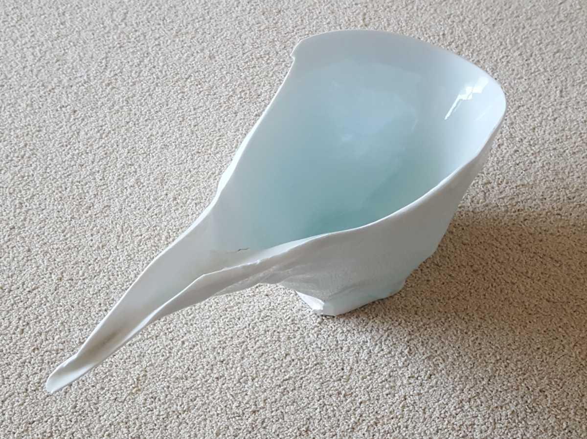  Kato . blue white porcelain deformation pot 