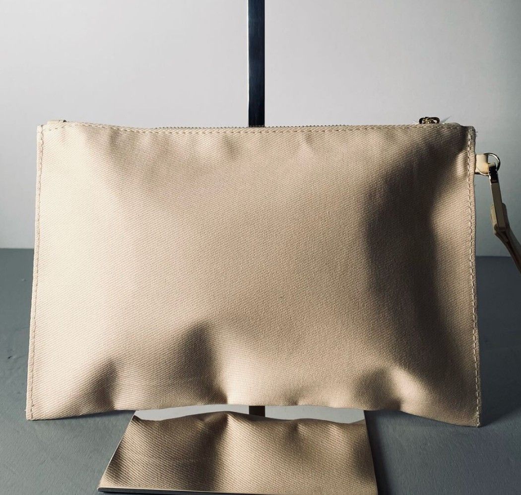 新品 バーバリー BURBERRY クラッチバッグ セカンドバッグ 新品 バーバリー BURBERRY クラッチバッグ セカンドバッグ