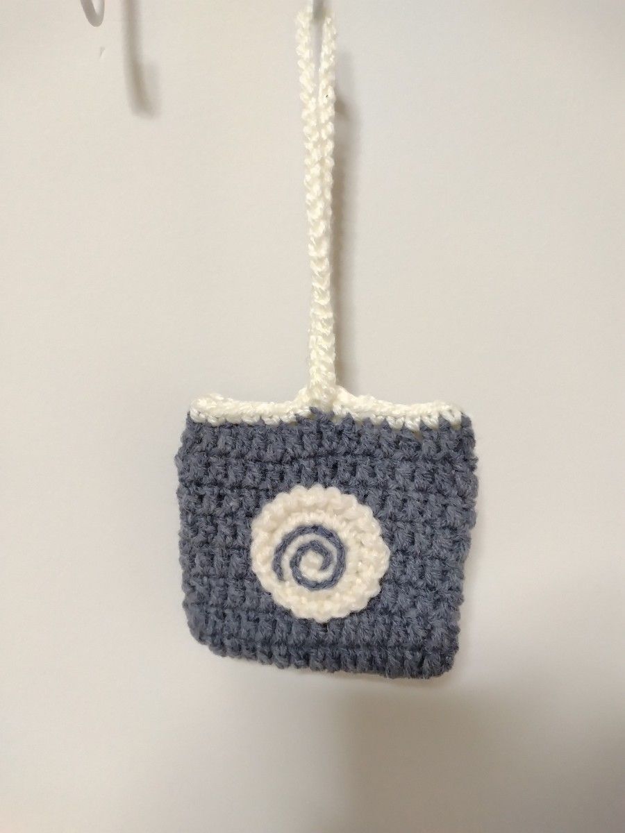 なると巻きの巾着ポーチ 小物入れ ハンドメイド 巾着袋 編み物