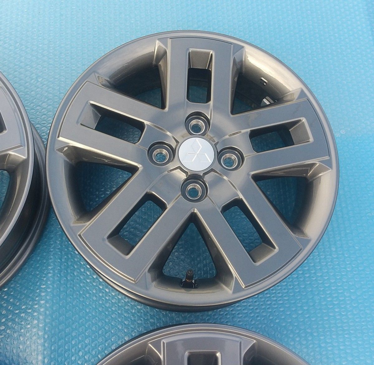 99%新品 納車前外し 傷無し汚れ無しご満足間違いなしの超超極上品 感動レベル! 三菱 デリカミニ 純正 1本単品 新車外し