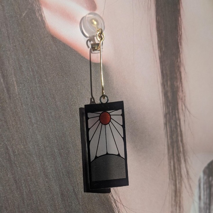 Paypayフリマ 鬼滅の刃 炭治郎耳飾り風 ハンドメイド品 ピアス イヤリング Paypayフリマ 鬼滅の刃 炭治郎耳飾り風 ハンドメイド品 ピアス イヤリング