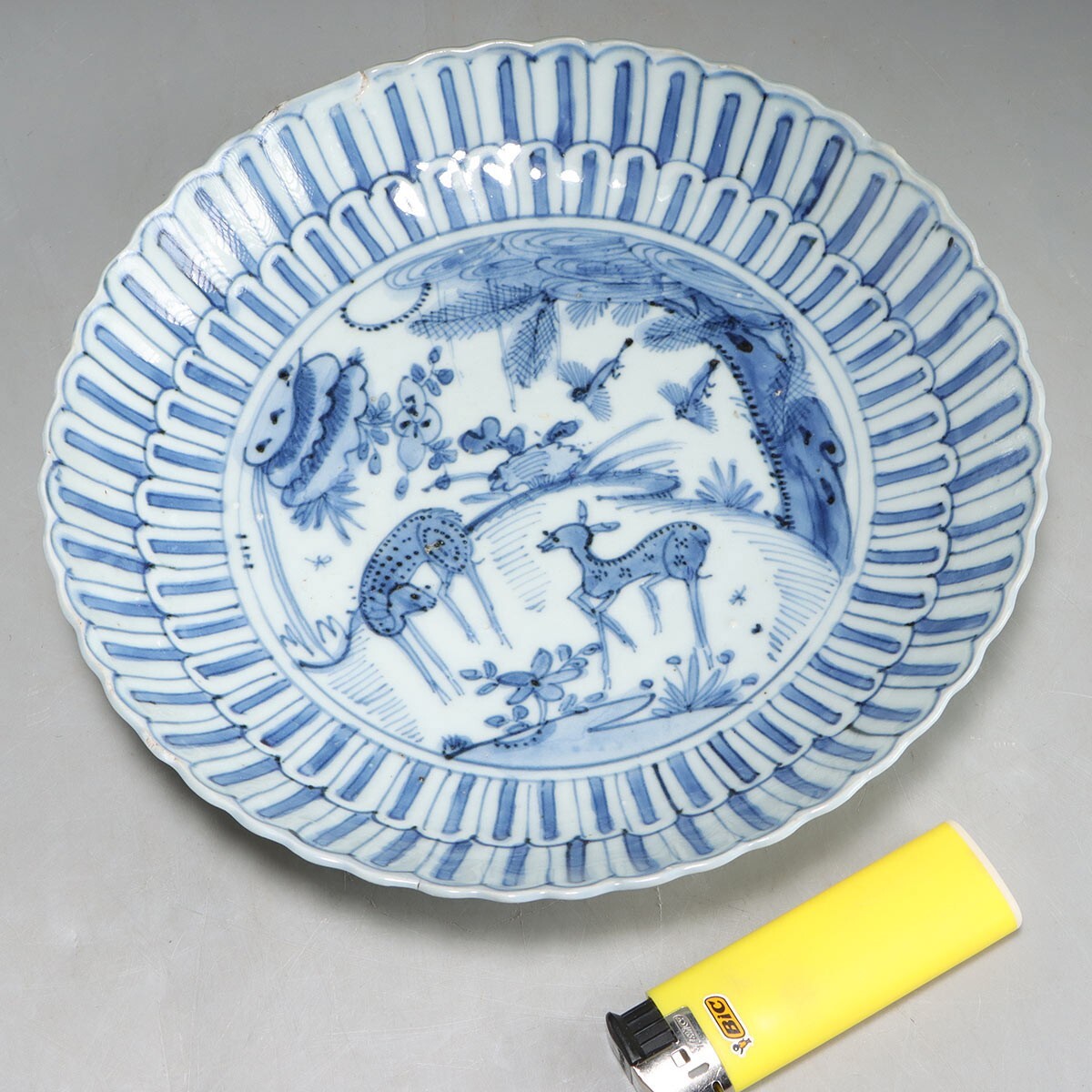 PK792. 中国古玩 明代 古染付 鹿花鳥文 輪花 皿 直径20.2cm PK792. 中国古玩 明代 古染付 鹿花鳥文 輪花 皿 直径20.2cm
