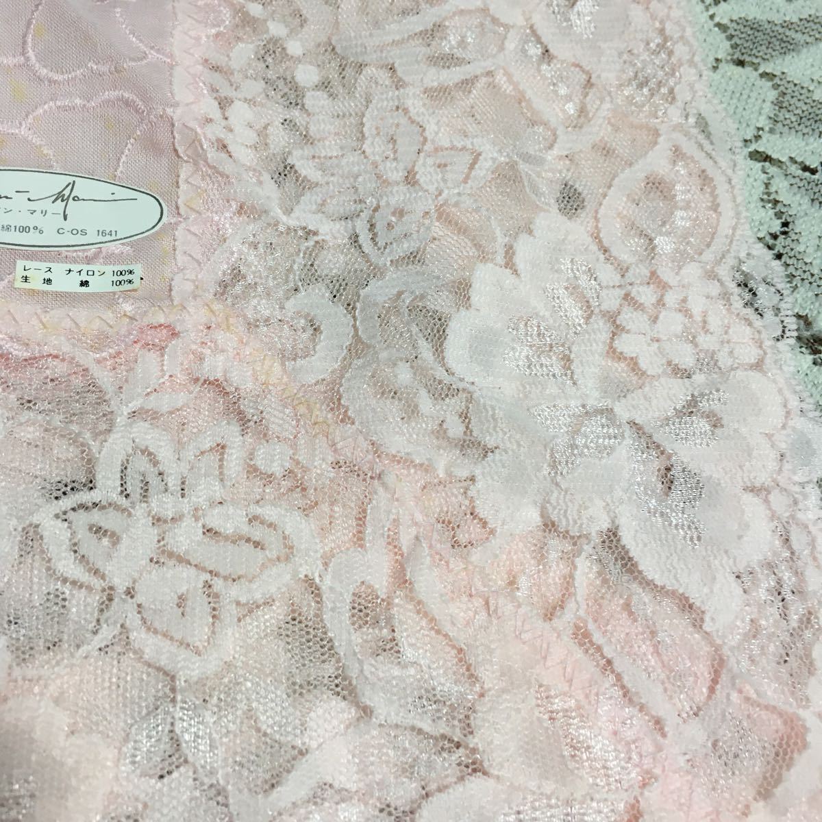 新品☆アン・マリー　大判 レディースハンカチ 約59cm 日本製 綿100% 淡いピンク　総レース_画像5