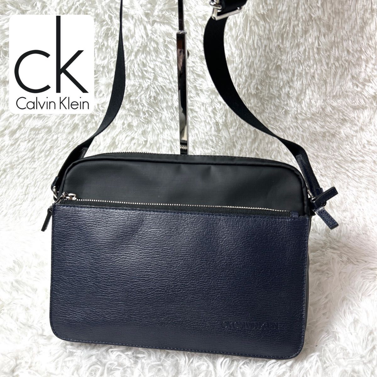 極美品・未使用級】 CK Calvin Klein レザーショルダーバッグ 極美品・未使用級】 CK Calvin Klein レザーショルダーバッグ