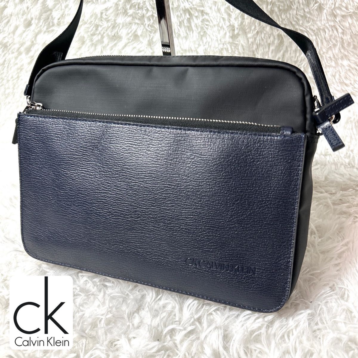 極美品・未使用級】 CK Calvin Klein レザーショルダーバッグ 極美品・未使用級】 CK Calvin Klein レザーショルダーバッグ