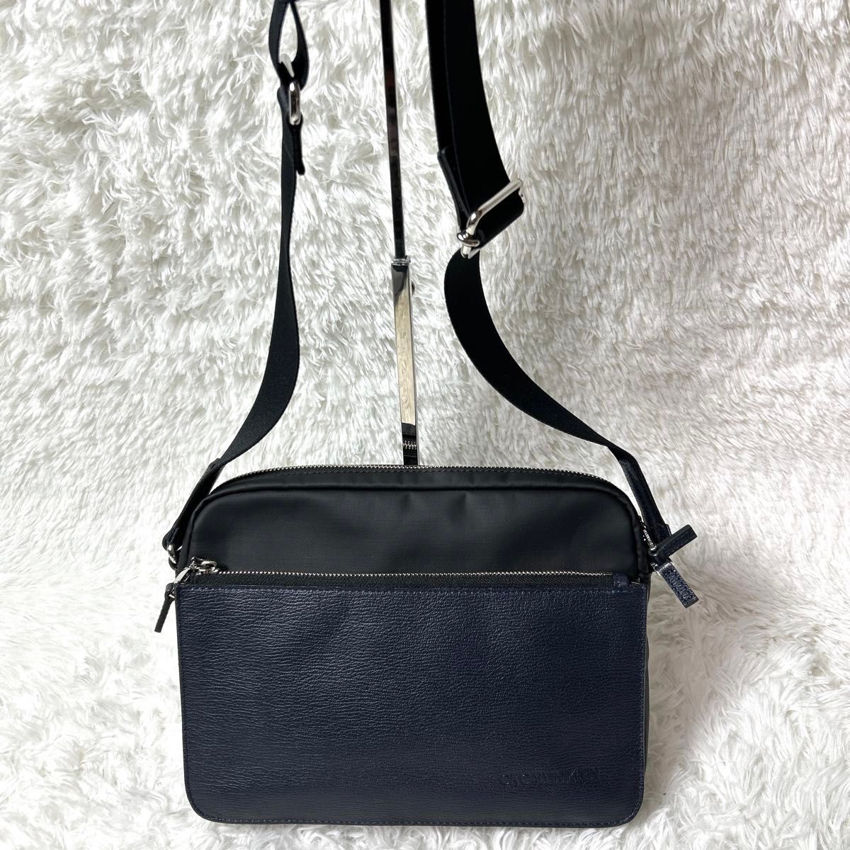 極美品・未使用級】 CK Calvin Klein レザーショルダーバッグ 極美品・未使用級】 CK Calvin Klein レザーショルダーバッグ