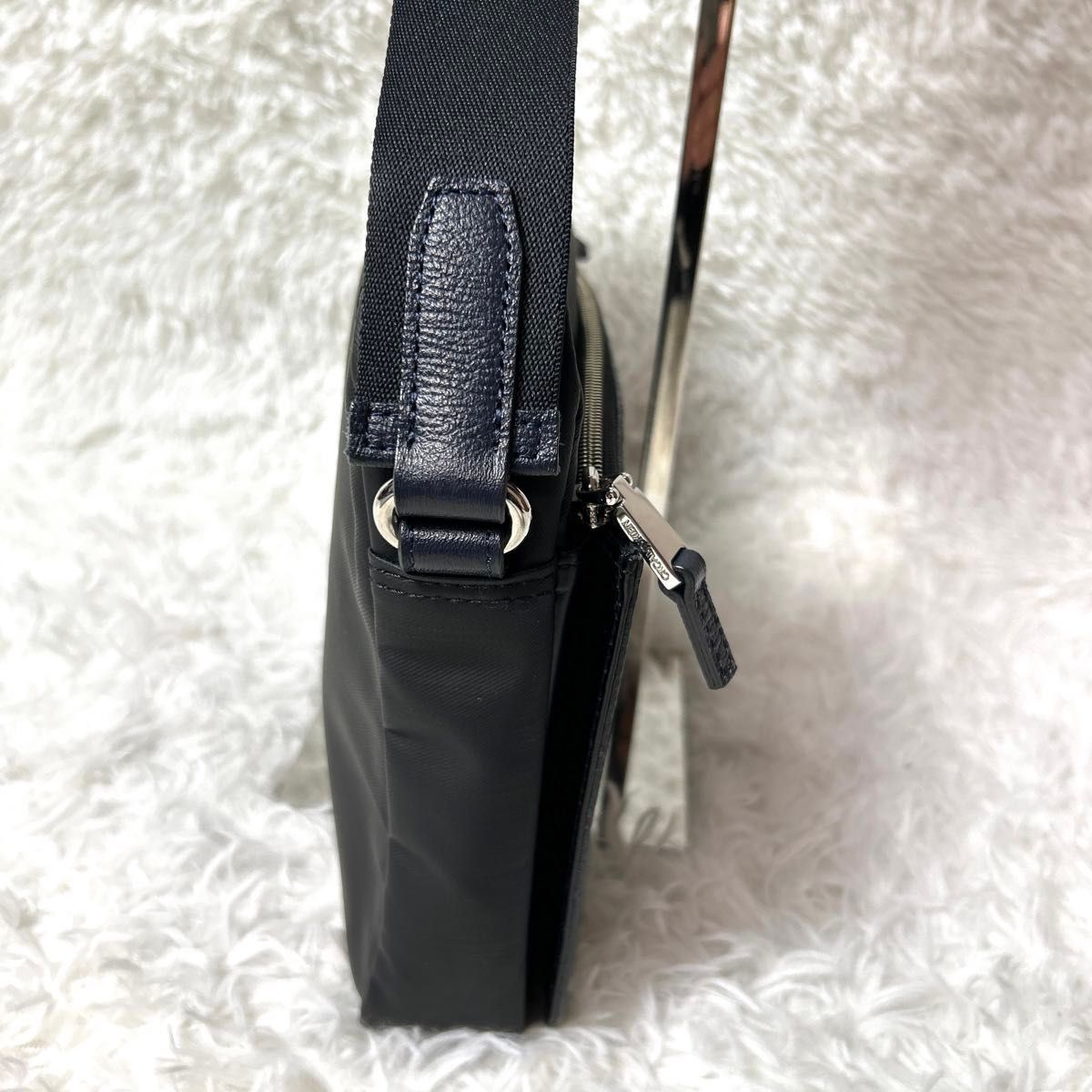 極美品・未使用級】 CK Calvin Klein レザーショルダーバッグ 極美品・未使用級】 CK Calvin Klein レザーショルダーバッグ