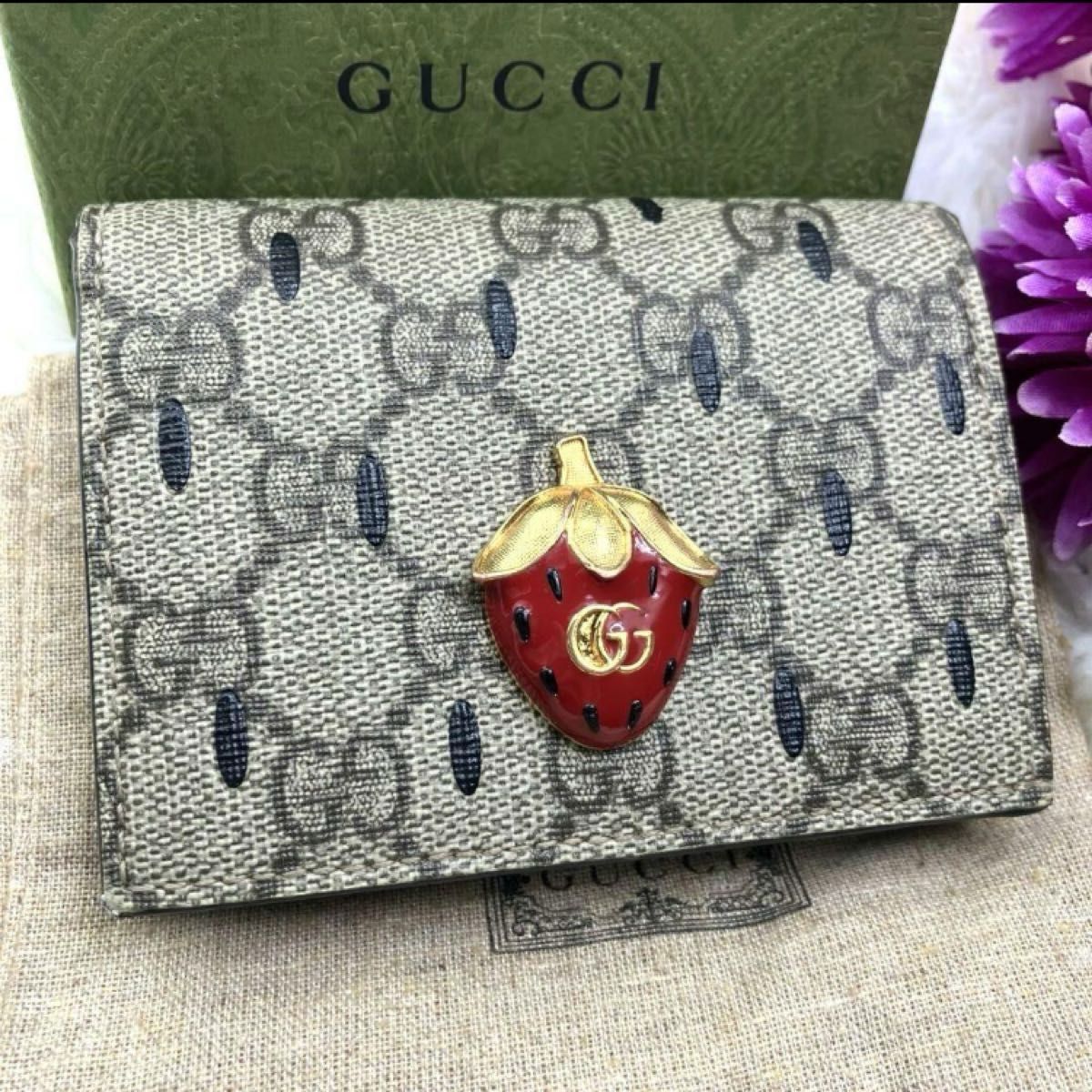 極美品/限定品✨グッチ 折り財布 GGスプリーム いちご PVC 極美品 グッチ GUCCI 折り財布 いちご マーモント GGスプリーム