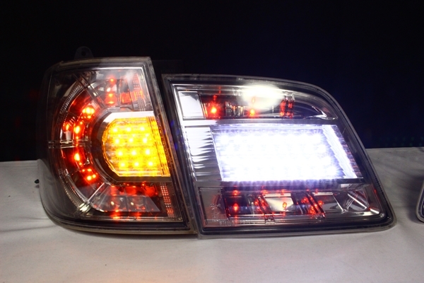 MPV LY3P ＬＥＤテール　インナーメッキ　４灯化仕様